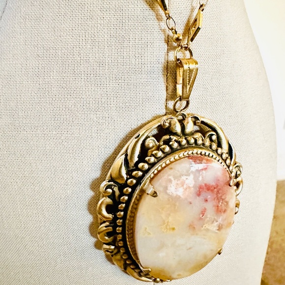 Vintage Stone Ornate Pendant Necklace - Picture 7 of 17